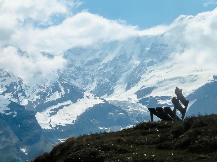 Gimmelwald, Switzerland | Hiking in the Swiss Alps | Murren | mountains | cows | Where is gimmelwald? | Where to stay in Gimmelwald | Hiking trails | Lauterbrunnen Valley