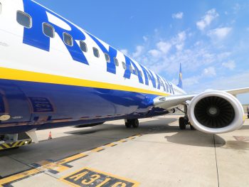 Do This, Not That // Tips for flying budget airlines in the United States and Europe | Spirit Airlines, Frontier Airlines, Wow Air, Norwegian Air, Ryan Air | Budget Airlines tips and review | How to fly Budget airlines | Budget airlines survival guide | budget travel tips