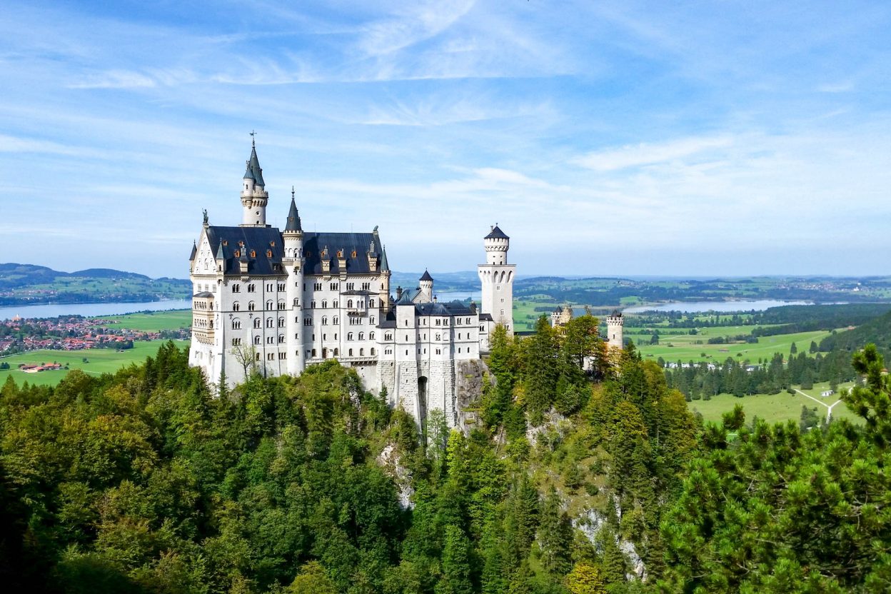 10 Crucial Tips to Visit Neuschwanstein Castle Skillfully and Worry-Free | Tips for visiting Neuschwanstein Castle in Bavaria, Germany | Neuschwanstein Castle tour tickets #hohenschwangau #neuschwanstein #castle #bavaria #germany #mywanderlustylife