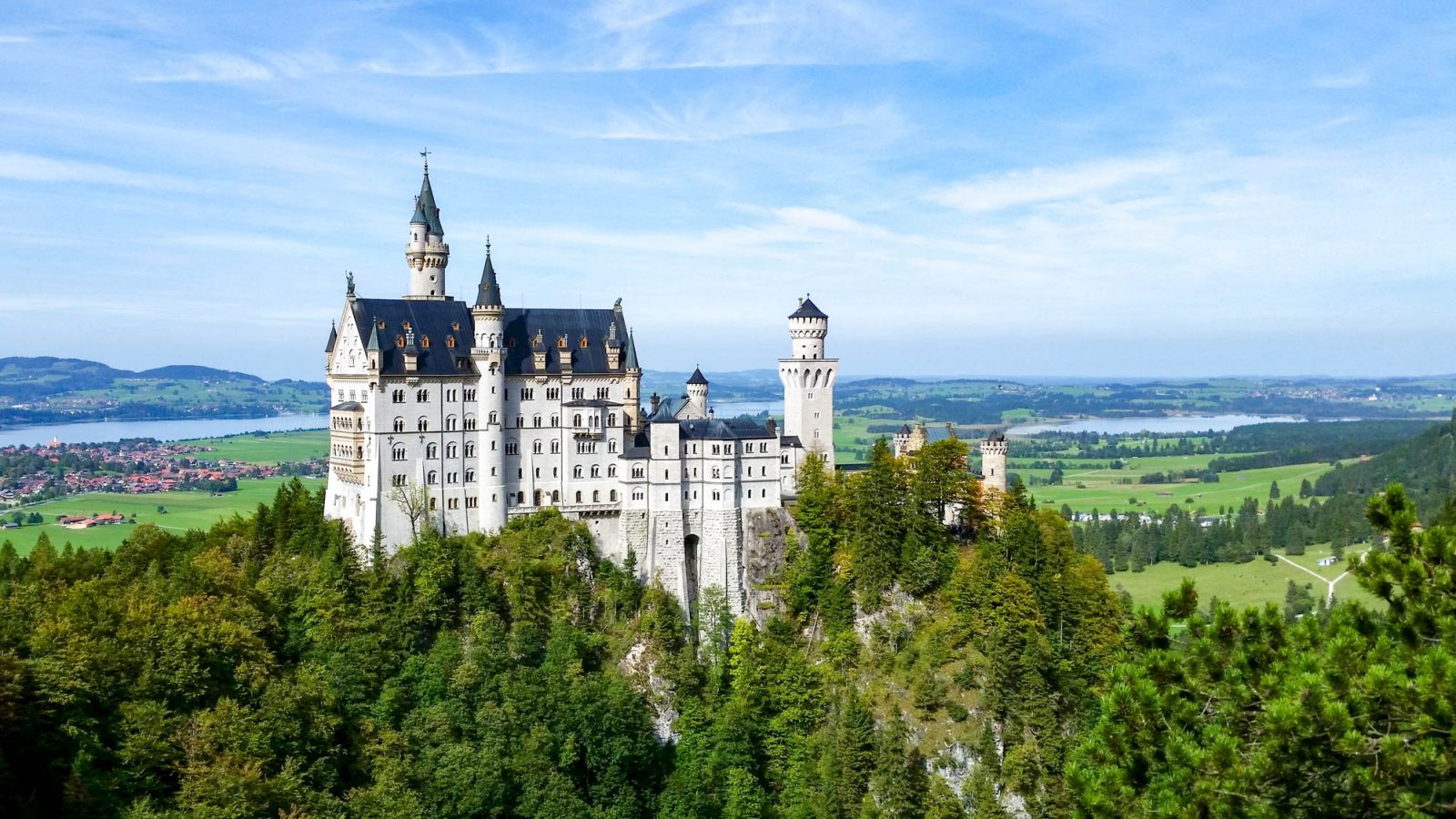 10 Crucial Tips to Visit Neuschwanstein Castle Skillfully and Worry-Free | Tips for visiting Neuschwanstein Castle in Bavaria, Germany | Neuschwanstein Castle tour tickets #hohenschwangau #neuschwanstein #castle #bavaria #germany #mywanderlustylife