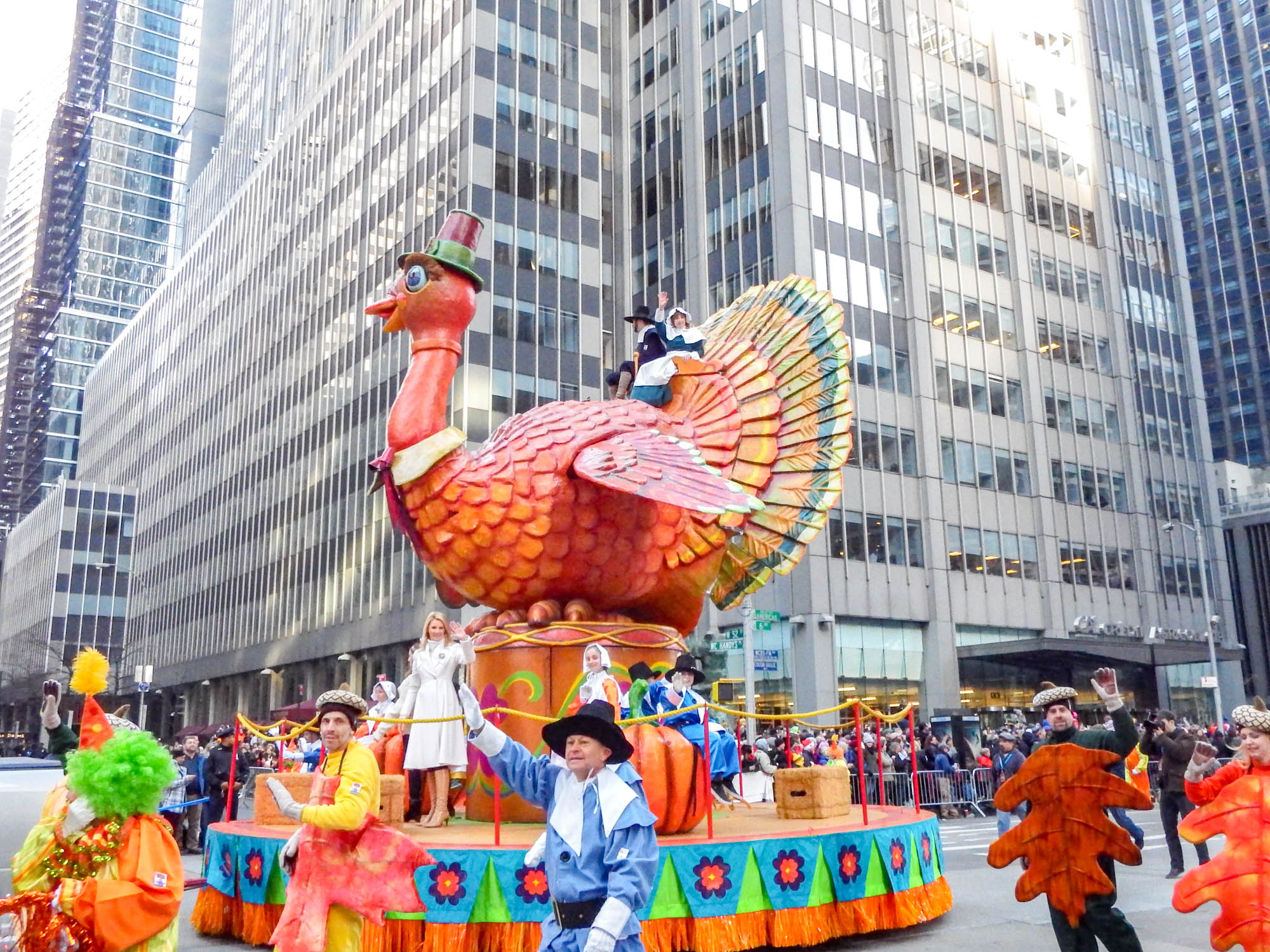 Macy's Thanksgiving Day Parade Viewing Brunch 2024 Eddi Nellie