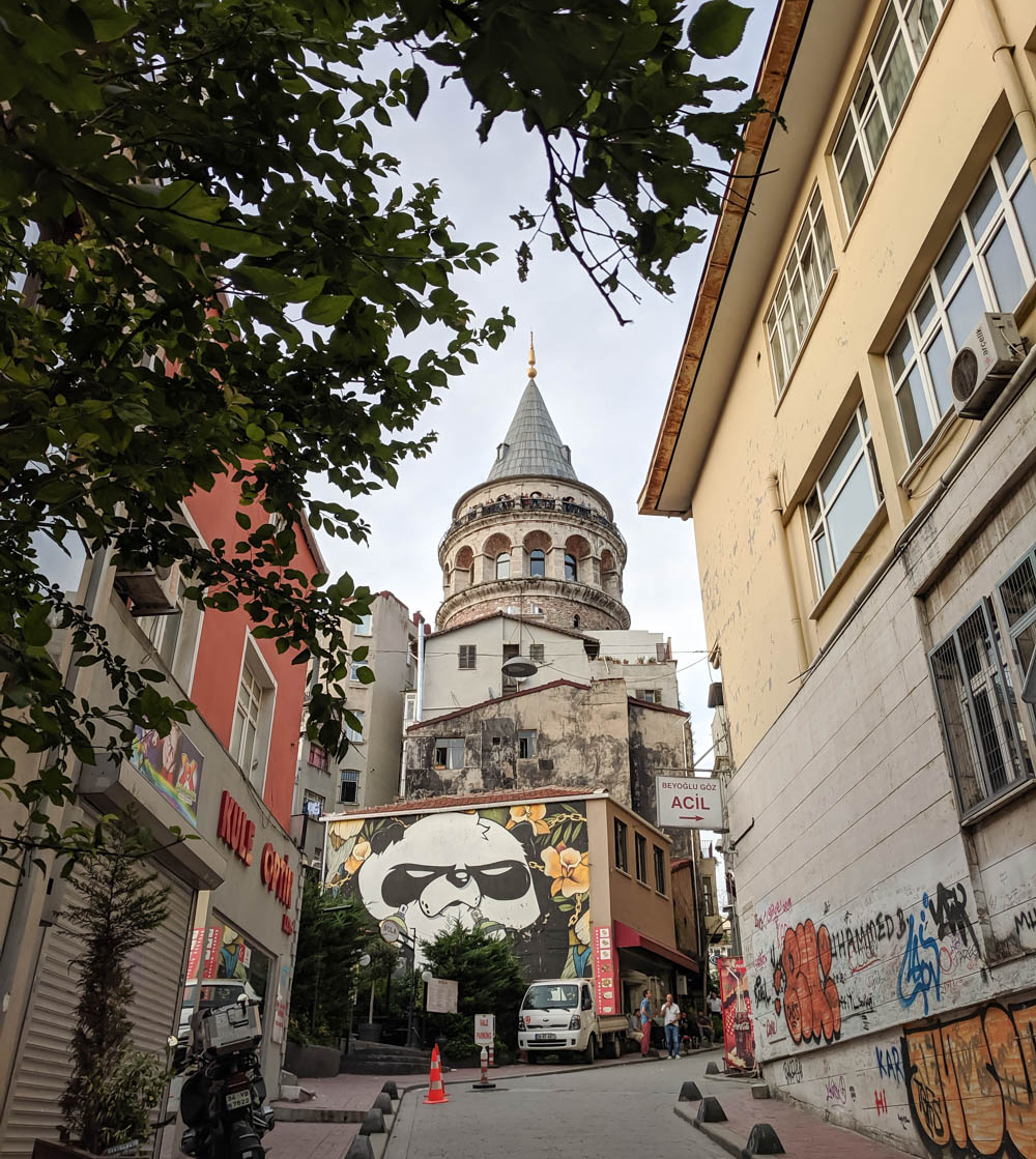 Istanbul alley | How to NOT guide for getting robbed abroad | What to do before, during, and after getting robbed abroad. Pickpocketing in Europe, travel insurance, etc. #traveltips #europe