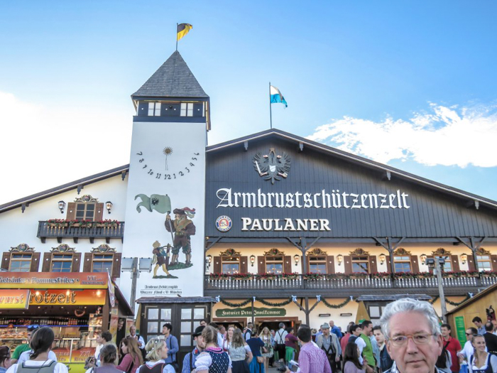 My Wanderlusty Oktoberfest Recap | What it's like at Oktoberfest in Munich, Germany | What it's like to travel to Oktoberfest with Thirsty Swagman | Oktoberfest beer tents | Oktoberfest food and beer | What to wear to Oktoberfest | Oktoberfirsts | Armbrustschutzenzelt | Paulaner Tent