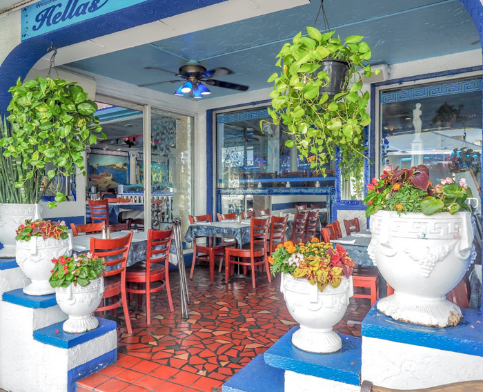Greeking out at the Tarpon Springs Sponge Docks | What to do in the Tampa Bay area | Greek community | Greek food | Sponge capital of the world | Where to eat in Tarpon Springs Sponge Docks | Hellas Restaurant and Bakery