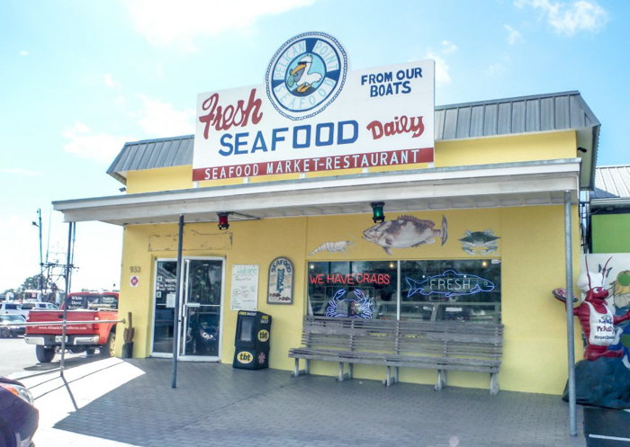 Greeking out at the Tarpon Springs Sponge Docks | What to do in the Tampa Bay area | Greek community | Greek food | Sponge capital of the world | seafood shop | fish market