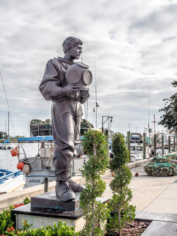 Greeking out at the Tarpon Springs Sponge Docks | What to do in the Tampa Bay area | Greek community | Greek food | Sponge capital of the world | scuba diver statue