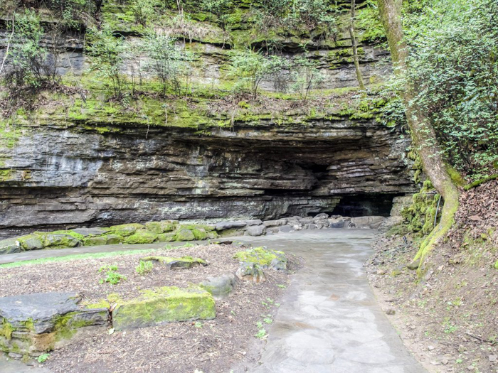 Jack Daniel's Distillery tour in Lynchburg, Tennessee | Tennessee Whiskey | perfect day trip from Nashville | Southern lunch at Miss Mary Bobo's Boarding House | Jack Daniel's Honey | Jack Daniel's Fire | Gentlemen Jack | Jack Daniel's Single Barrel Select | Old no. 7 | cave spring
