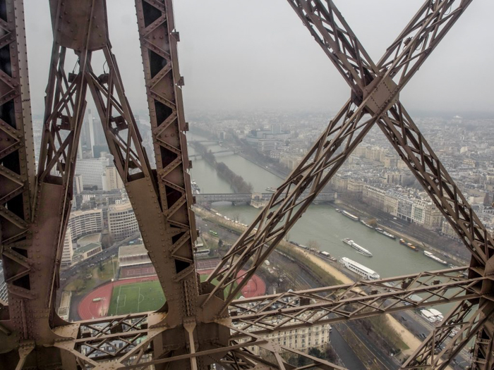 3 days in Paris, France | Paris Museum Pass | Paris Passlib' | Paris Visite | Eiffel Tower | riding up