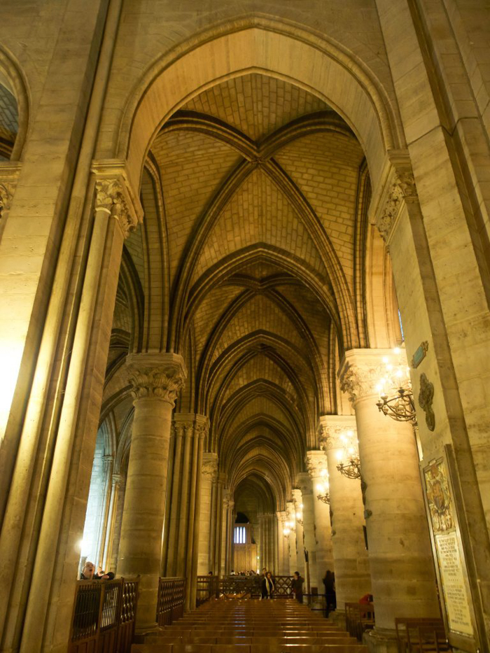 3 days in Paris, France | Paris Museum Pass | Paris Passlib' | Paris Visite | Notre Dame Cathedral | columns