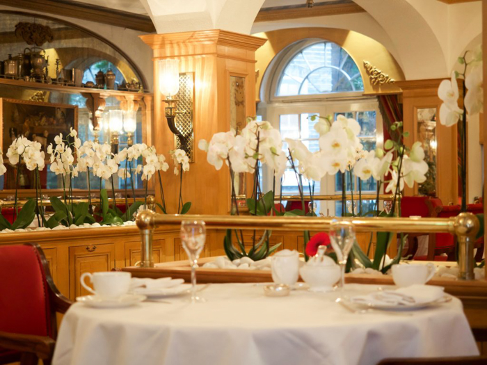 Charlie and the Chesterfield | Willy Wonka and the Chocolate Factory | Afternoon Tea | London, United Kingdom | Chesterfield Mayfair Hotel | Red Carnation Hotel Collection | orchids and table setting