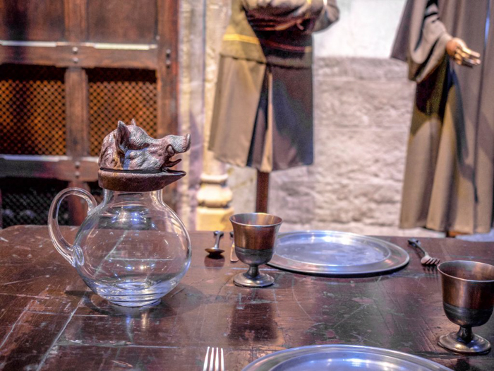 Do This, Not That // Harry Potter Studio Tour | Leavesden, London, UK | Harry Potter film studio and set | Things to do in London | What to do in London | What to see in London | great hall table setting