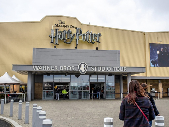 Do This, Not That // Harry Potter Studio Tour | Leavesden, London, UK | Harry Potter film studio and set | Things to do in London | What to do in London | What to see in London | Exterior