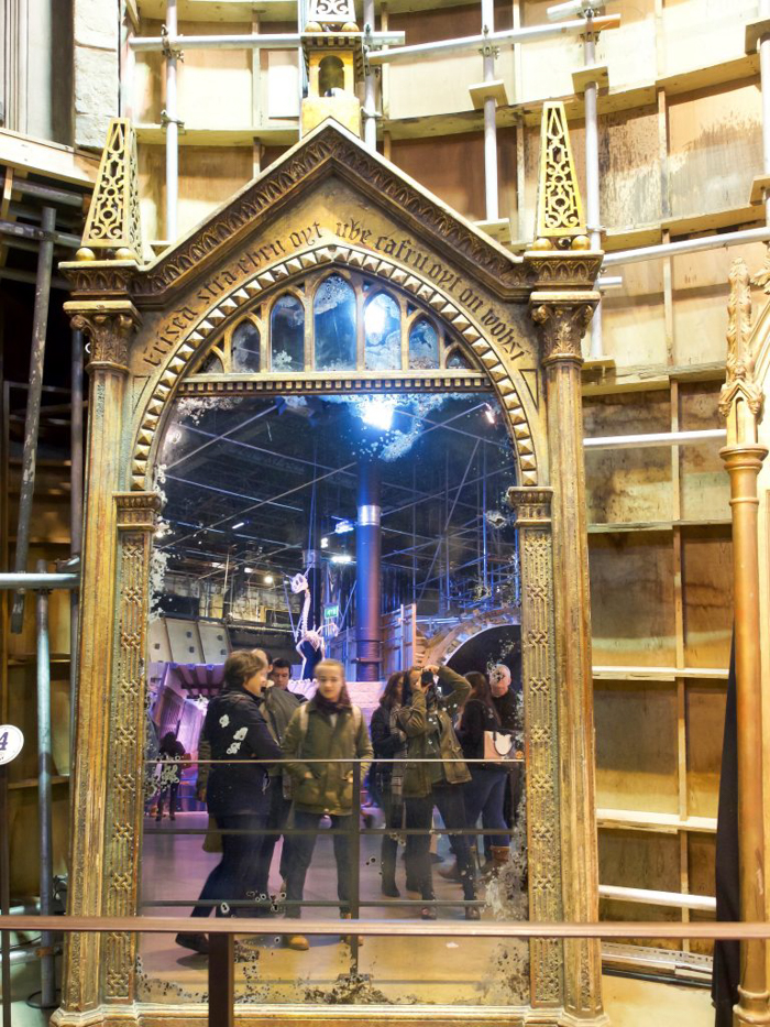 Do This, Not That // Harry Potter Studio Tour | Leavesden, London, UK | Harry Potter film studio and set | Things to do in London | What to do in London | What to see in London | mirror of erised