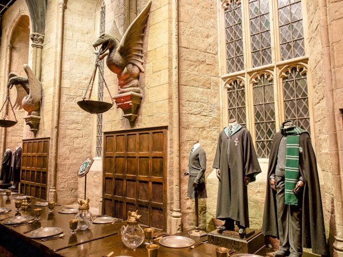 Do This, Not That // Harry Potter Studio Tour | Leavesden, London, UK | Harry Potter film studio and set | Things to do in London | What to do in London | What to see in London | great hall, slytherin