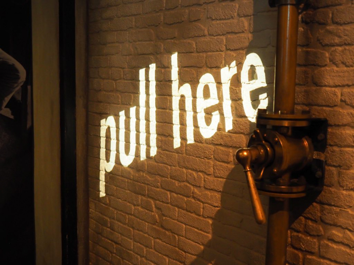 pull here | The Heineken Experience in Amsterdam | the Netherlands | Heineken Brewery | brewery tour | VIP tasting | beer | Amstel | Brand | Affligem | Heineken 41 | beer tasting