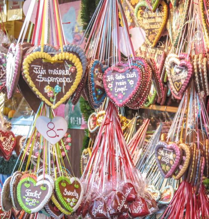 gingerbread heart cookies | lebkuchenherz | Anatomy of a dirndl at Oktoberfest in Munich, Germany | How to Dress for Oktoberfest | what to wear | Munich, Germany | dirndl | lederhosen | trachten | beer festival | tents | costume |