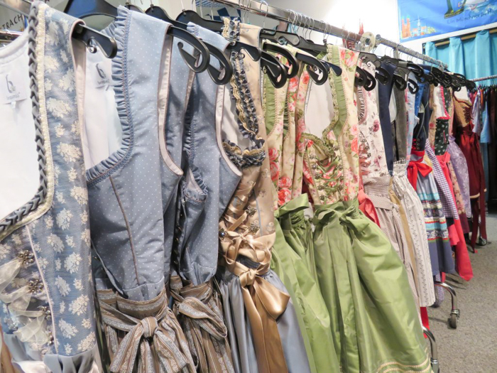 pop-up shops | Where to buy | How to Dress for Oktoberfest | what to wear | Munich, Germany | dirndl | lederhosen | trachten | beer festival | tents | costume |