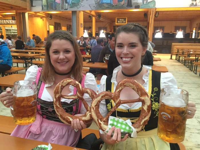 How to Dress for Oktoberfest | what to wear | Munich, Germany | dirndl | lederhosen | trachten | beer festival | tents | costume |