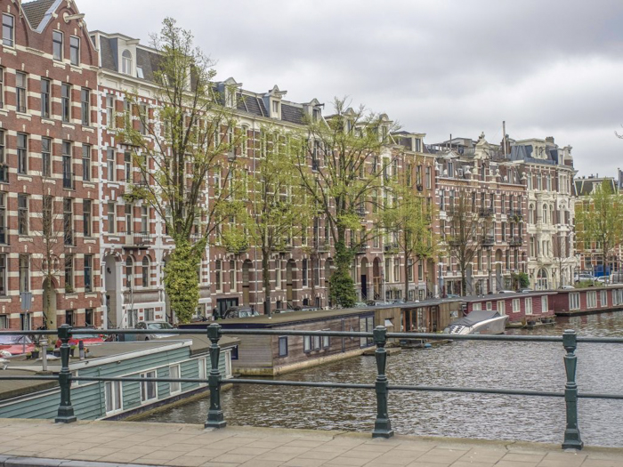 Strolling the canals of the Jordaan during 3 days in Amsterdam, Netherlands | Dutch culture and history | boat life 