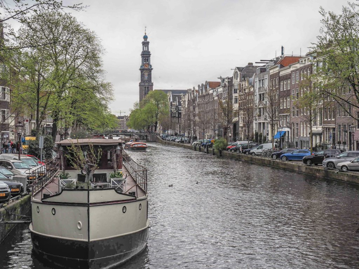 Strolling the canals of the Jordaan during 3 days in Amsterdam, Netherlands | Dutch culture and history | boat life