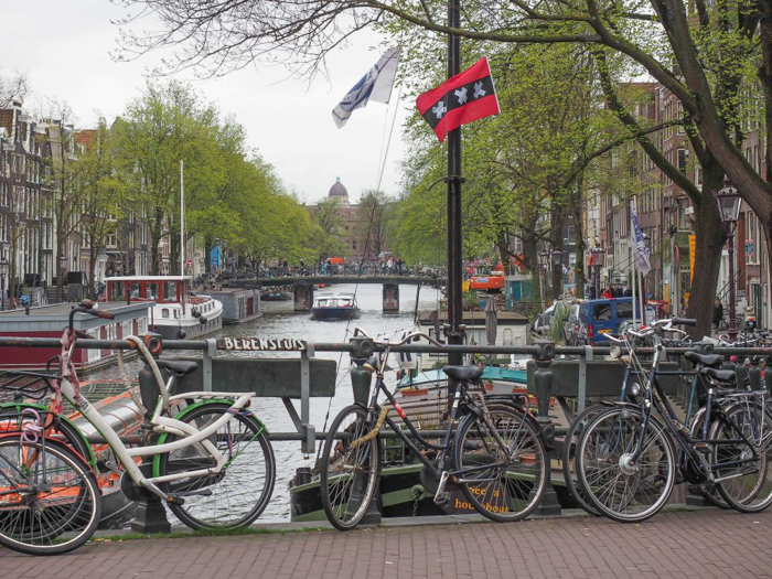 3 days in Amsterdam, Netherlands | canal at sunset | Red Light District