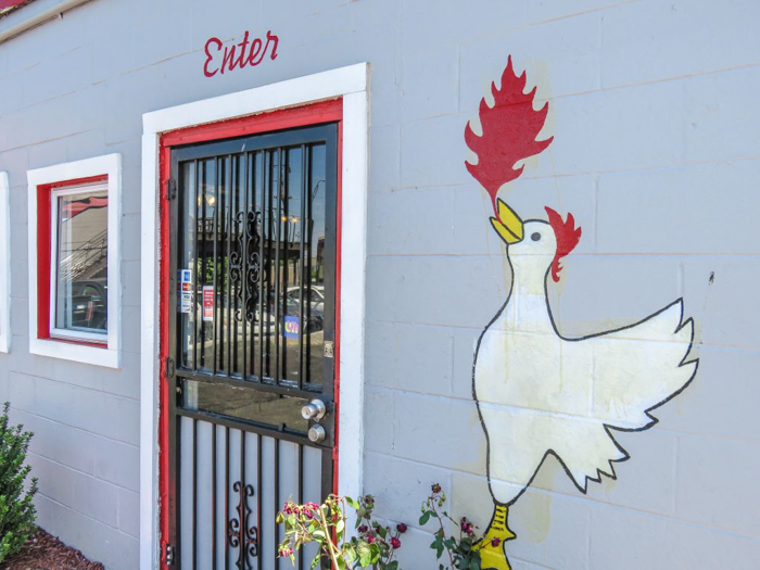 An exploration of Nashville Hot Chicken | Bolton's Spicy Chicken and Fish | Nashville, Tennessee | chicken and waffles, chicken tenders, spicy fried chicken | Southern cuisine | Soul food | outside of the building artwork