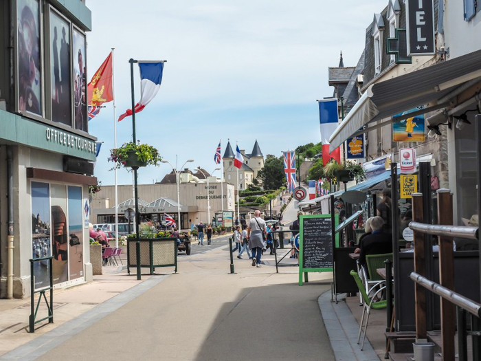 The best D-Day sites to visit in Normandy, France | WWII | WW2 | Arromanches | beach town