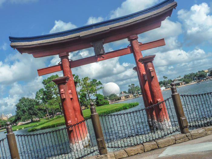 What to pack for the Epcot Food and Wine Festival | Epcot Center, Disney World, Orlando, Florida | What to wear, what to bring, what to leave at home, and how NOT to look like a crazy person | Apparel, shoes, misc. | Japan Pavilion