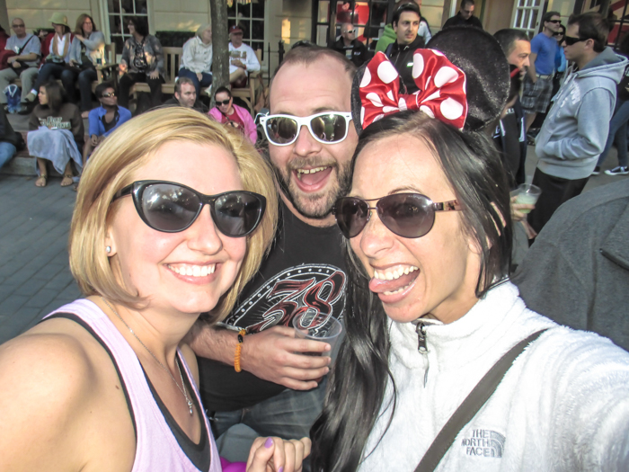 What to pack for the Epcot Food and Wine Festival | Epcot Center, Disney World, Orlando, Florida | What to wear, what to bring, what to leave at home, and how NOT to look like a crazy person | Apparel, shoes, misc. | sunglasses