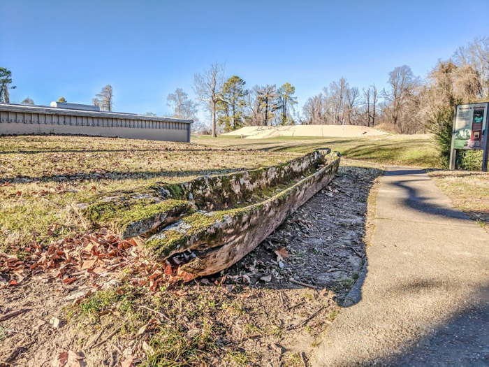 9 Reasons You Should Visit Chucalissa Indian Village | Memphis, Tennessee | West Tennessee Historic Landmark | History museum | Native American, American Indian historical site | Chickasaw, Choctaw, Cherokee, Quapaw, Mississippian culture | Earthen Mound complex | canoe