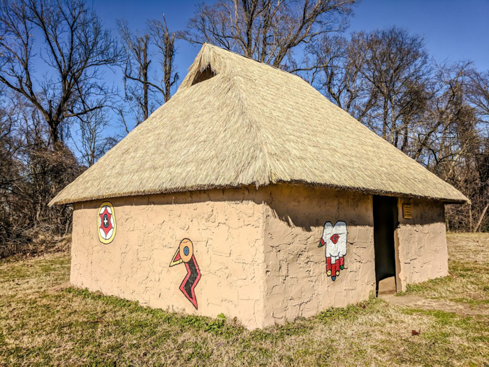 9 Reasons You Should Visit Chucalissa Indian Village | Memphis, Tennessee | West Tennessee Historic Landmark | History museum | Native American, American Indian historical site | Chickasaw, Choctaw, Cherokee, Quapaw, Mississippian culture | Earthen Mound complex | house close