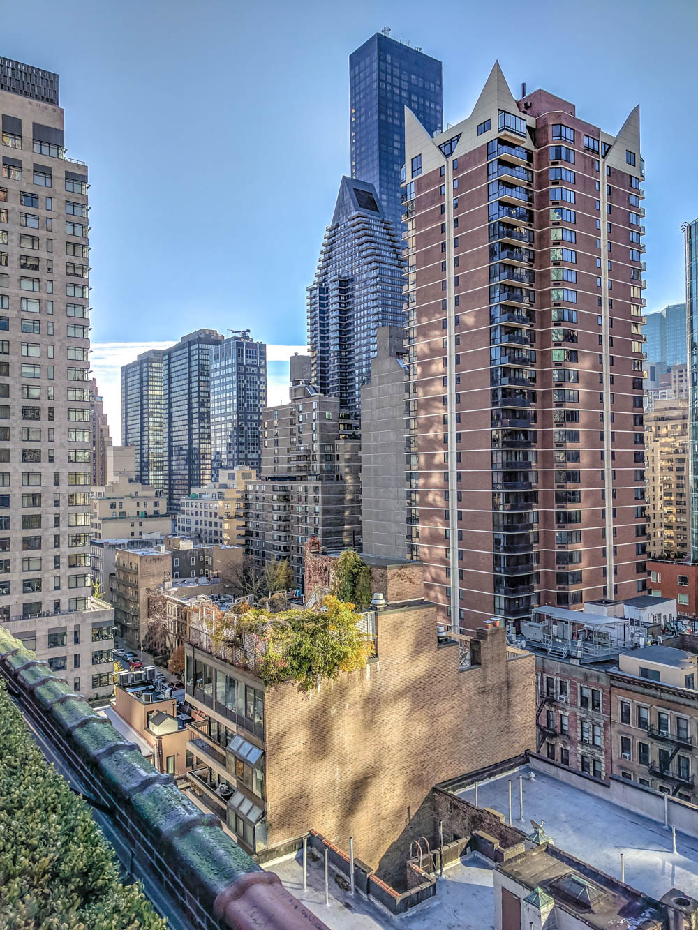 views of manhattan buildings from Pod 51 rooftop