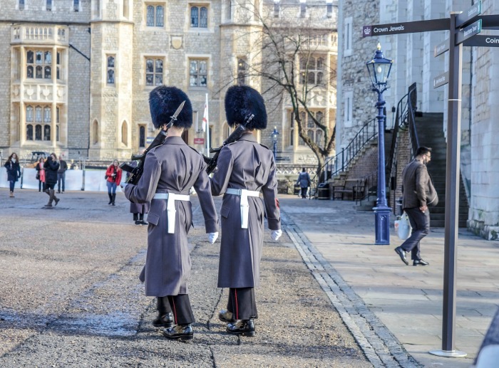 The Best 5-day London Itinerary for First-Time Visitors | London, England, United Kingdom | Tower of London, guards of the crown jewels