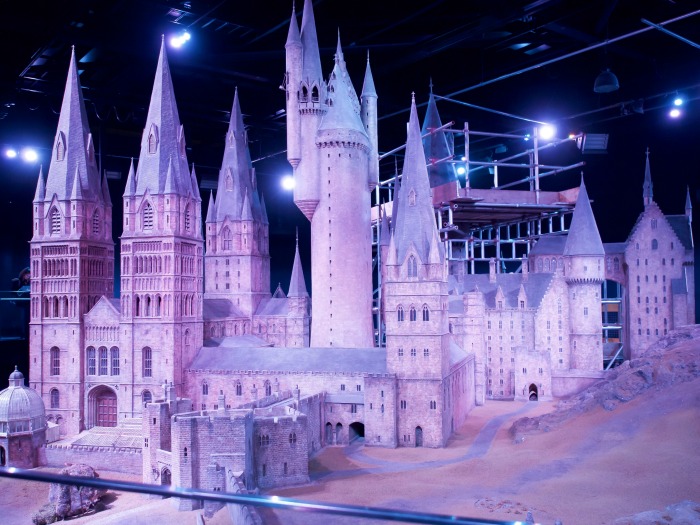 The Best 5-day London Itinerary for First-Time Visitors | London, England, United Kingdom | Harry Potter Studio Tour, Leavesden, Wardrobes, Platfrom 9 3/4