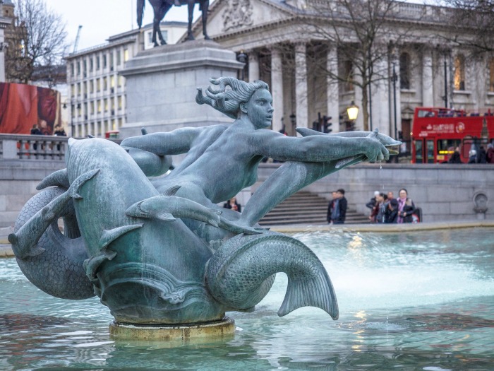 The Best 5-day London Itinerary for First-Time Visitors | London, England, United Kingdom | Fountain at Trafalgar Square