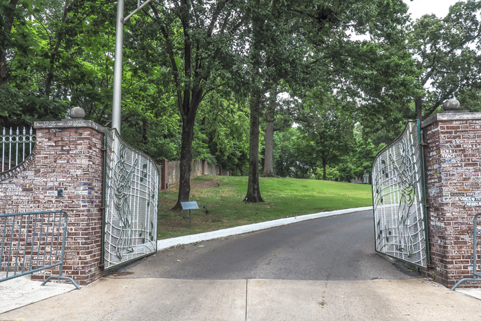 gates of graceland | 13 Reasons to Visit Graceland in Memphis, Tennessee even if you're not an Elvis Presley fan #Elvis #Graceland #Memphis #traveltips