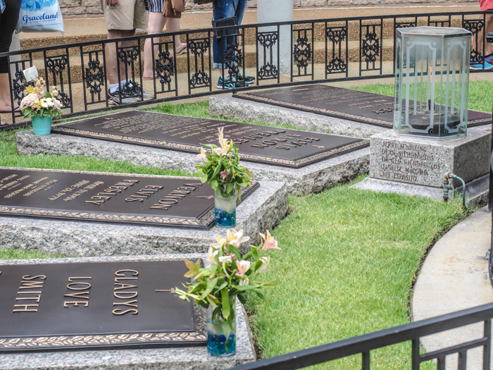 Graves | 13 Reasons to Visit Graceland in Memphis, Tennessee even if you're not an Elvis Presley fan #Elvis #Graceland #Memphis #traveltips