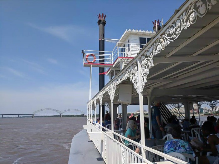 200 things to do in Memphis, Tennessee for first-time visitors - a local's guide | Memphis riverboat ride on the Mississippi River #memphis #riverboat #traveltips