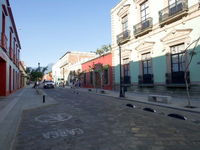 Do This, Not That // Celebrating Day of the Dead in Mexico for First-Timers | Día de los Muertos, what to wear for day of the dead, where to experience day of the dead in mexico, cultural significance, traditions, dos and don'ts, tips | streets in Oaxaca