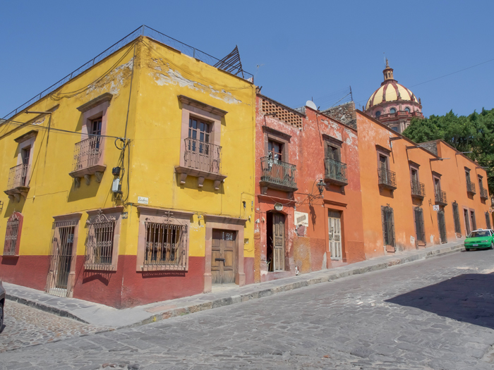 2 days in San Miguel de Allende travel tips | street scene, cobblestones #sanmigueldeallende #mexico #traveltips #timebudgettravel #sanmiguel