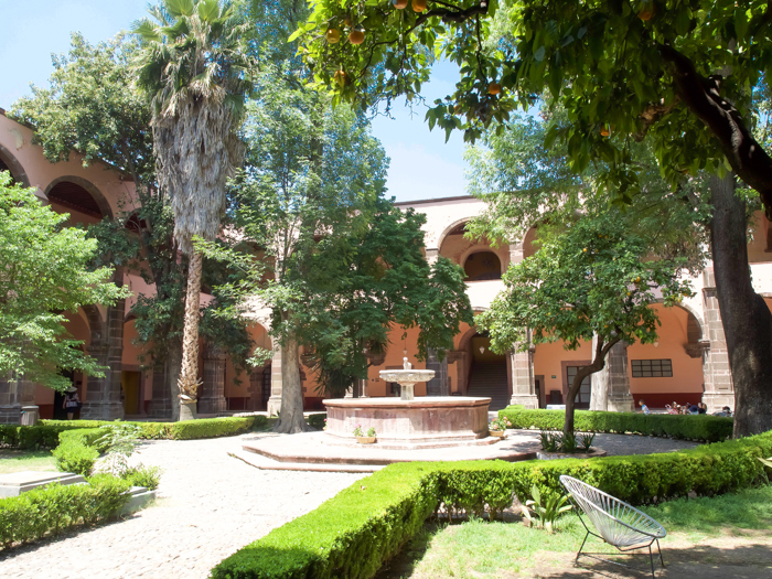 2 days in San Miguel de Allende travel tips | courtyard and fountain #sanmigueldeallende #mexico #traveltips #timebudgettravel #sanmiguel #fountain #view