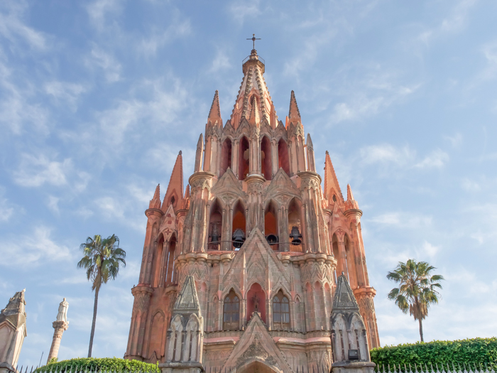 2 days in San Miguel de Allende travel tips | pink church, parroquia #sanmigueldeallende #mexico #traveltips #timebudgettravel #sanmiguel #parroquia