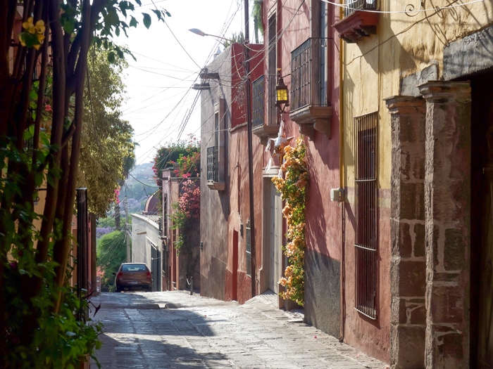 2 days in San Miguel de Allende travel tips | street scene, cobblestones #sanmigueldeallende #mexico #traveltips #timebudgettravel #sanmiguel