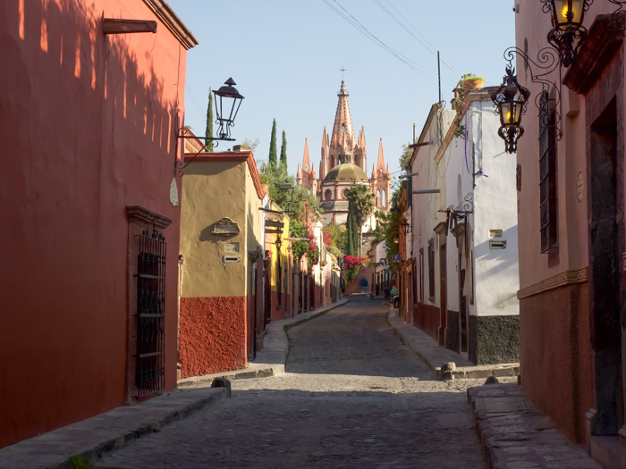 2 days in San Miguel de Allende travel tips | street scene #sanmigueldeallende #mexico #traveltips #timebudgettravel #sanmiguel