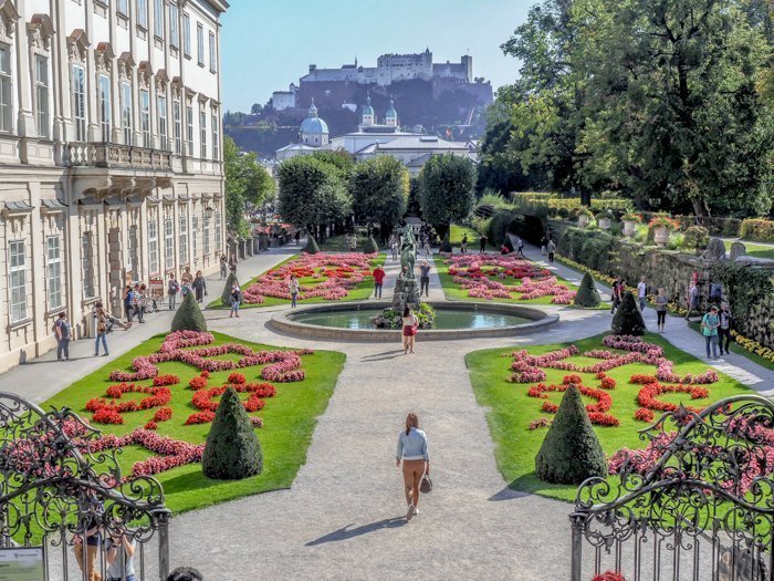 How to Squeeze in a Day Trip to Salzburg from Munich | Austria to Germany | Sound of music, mozart, castle, brewery, museums #salzburg #austria #thesoundofmusic #beer #mozart #daytrip #castle | Mirabell gardens and flowers