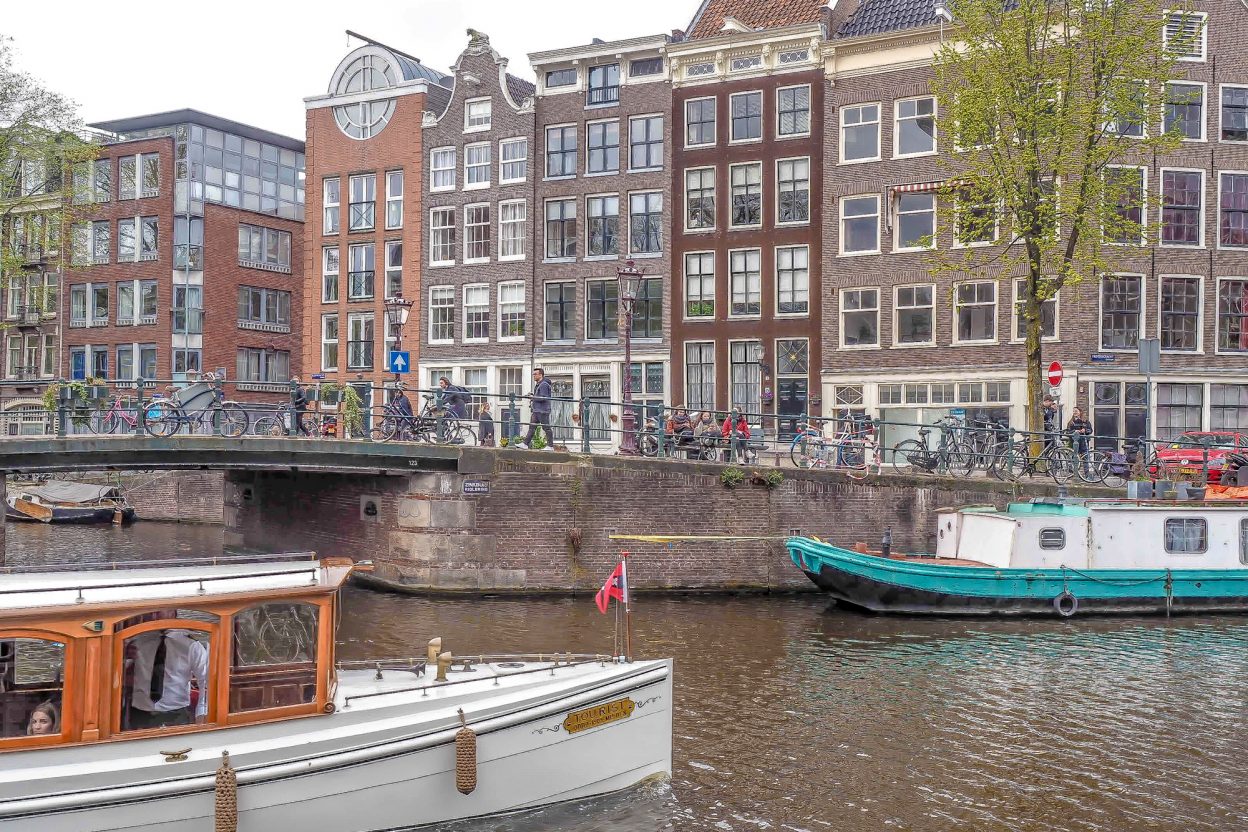 3 Days in Amsterdam | Netherlands | Van Gogh Museum | Rijksmuseum | Heineken Experience | Anne Frank House | Canals | I amsterdam sign | Keukenhof flower tulip gardens | Windmills | Bols experience | brown cafe | red light district | beer