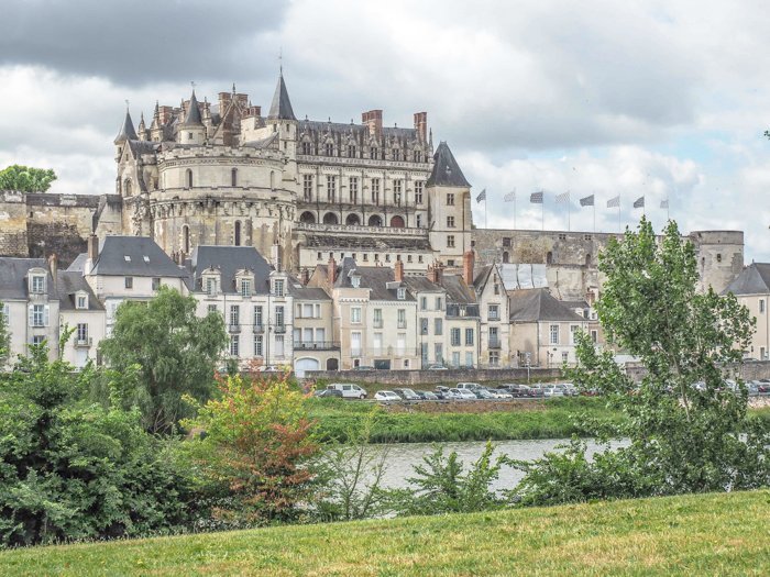 7 France-tastic Things to Do in the Loire Valley | #traveltips #loirevalley #france #daytrips | Chateau d'Amboise #amboise #chateau #castle