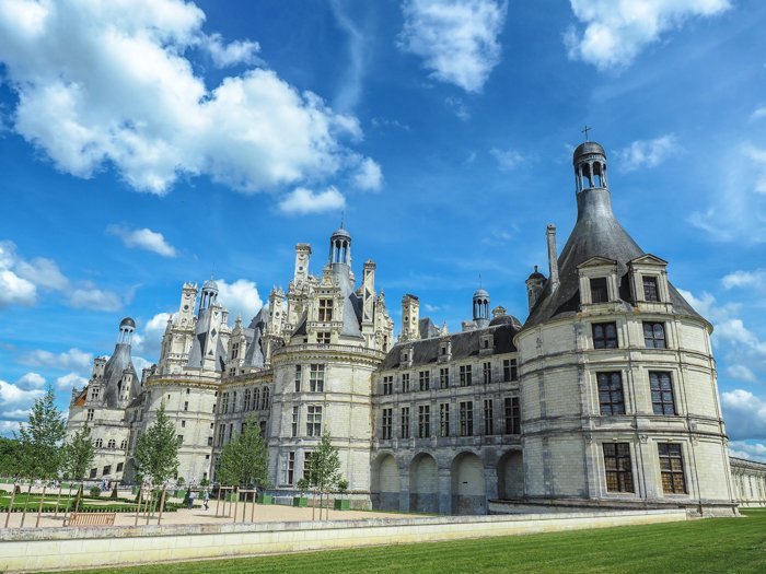 7 France-tastic Things to Do in the Loire Valley | #traveltips #loirevalley #france #daytrips | Chateau Chambord #castle #chambord #chateau