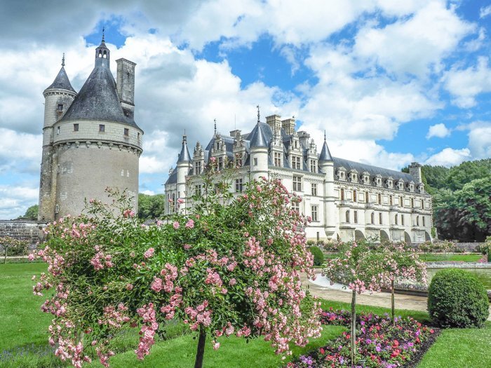 7 France-tastic Things to Do in the Loire Valley | #traveltips #loirevalley #france #daytrips | Chateau Chenonceau #chenonceau #chateau #castle #medici 