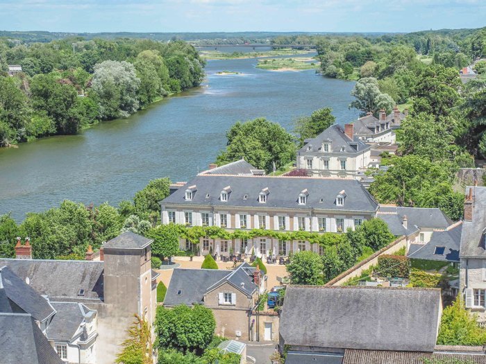 7 France-tastic Things to Do in the Loire Valley | #traveltips #loirevalley #france #daytrips | Amboise and the Loire River #amboise #loireriver